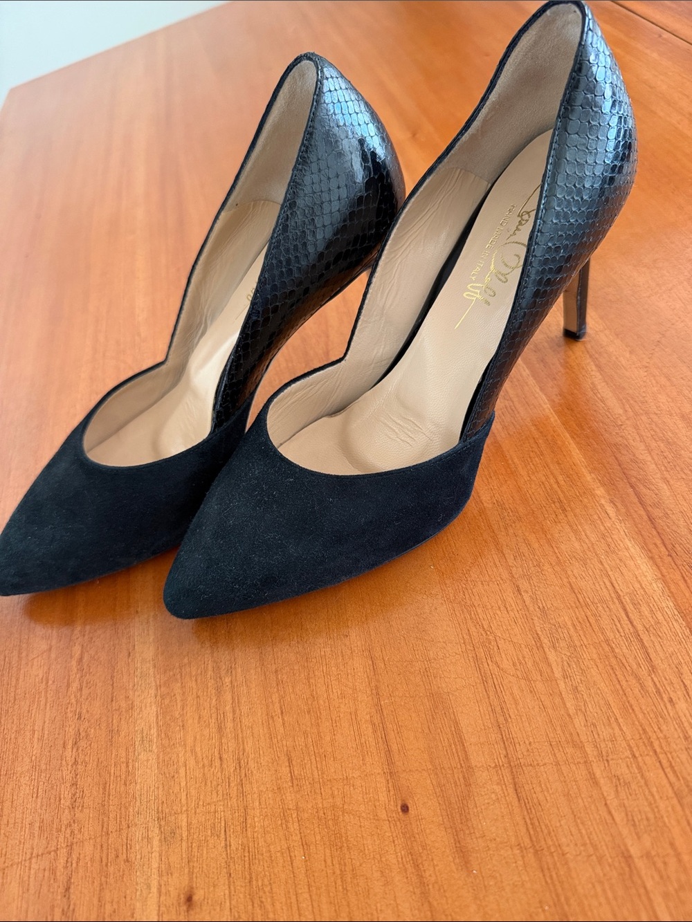 Joan Oloff Black Pointed Toe High Heels Suede Front and Textured Snake Back sz37